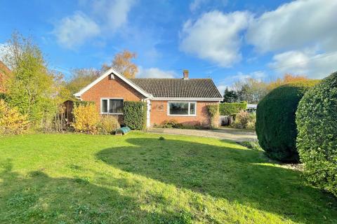 2 bedroom detached bungalow for sale, The Street, Winfarthing