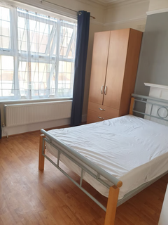 1 bedroom in a house share to rent, Standard Road, Hounslow TW4