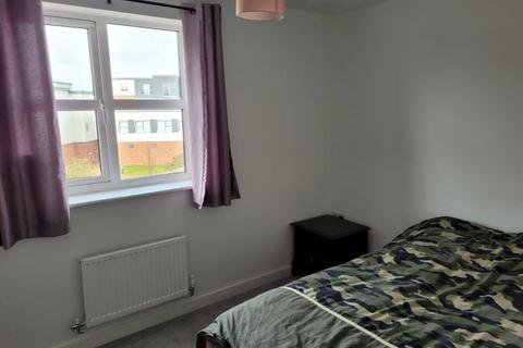 2 bedroom flat to rent, 43 Heroes Drive