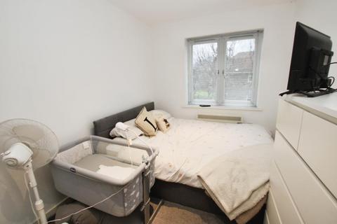 2 bedroom flat to rent, Salisbury Road, Bristol BS16