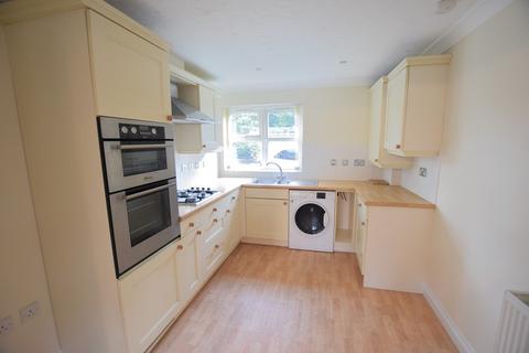 2 bedroom ground floor flat to rent, Spencer Road, New Milton, Hampshire. BH25 6BZ