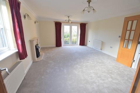 2 bedroom ground floor flat to rent, Spencer Road, New Milton, Hampshire. BH25 6BZ