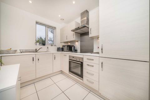 2 bedroom flat for sale, Hythe Road, Surbiton KT6