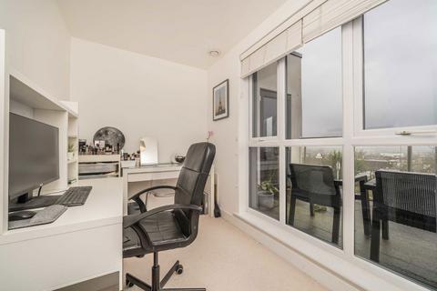 2 bedroom flat for sale, Hythe Road, Surbiton KT6