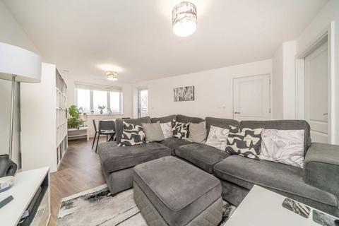 2 bedroom flat for sale, Hythe Road, Surbiton KT6