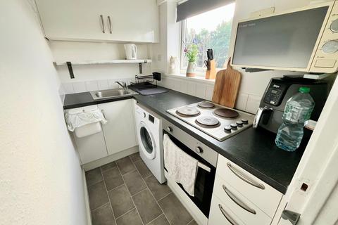 Studio to rent, Feltham Hill Road, Ashford TW15