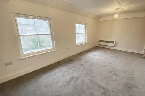 2 bedroom flat to rent, Friars Walk, Lewes