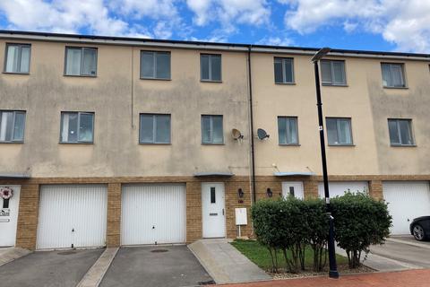 3 bedroom townhouse to rent, Heol Y Porthladd, Barry, The Vale Of Glamorgan. CF63 4AP