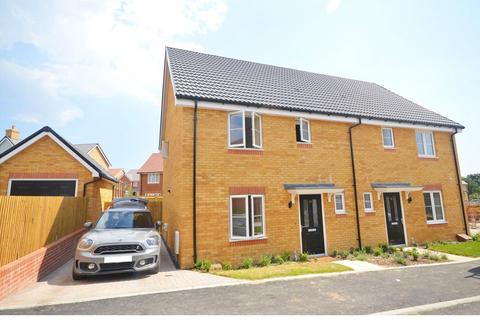 3 bedroom semi-detached house to rent, Sinclair Drive, Codmore Hill