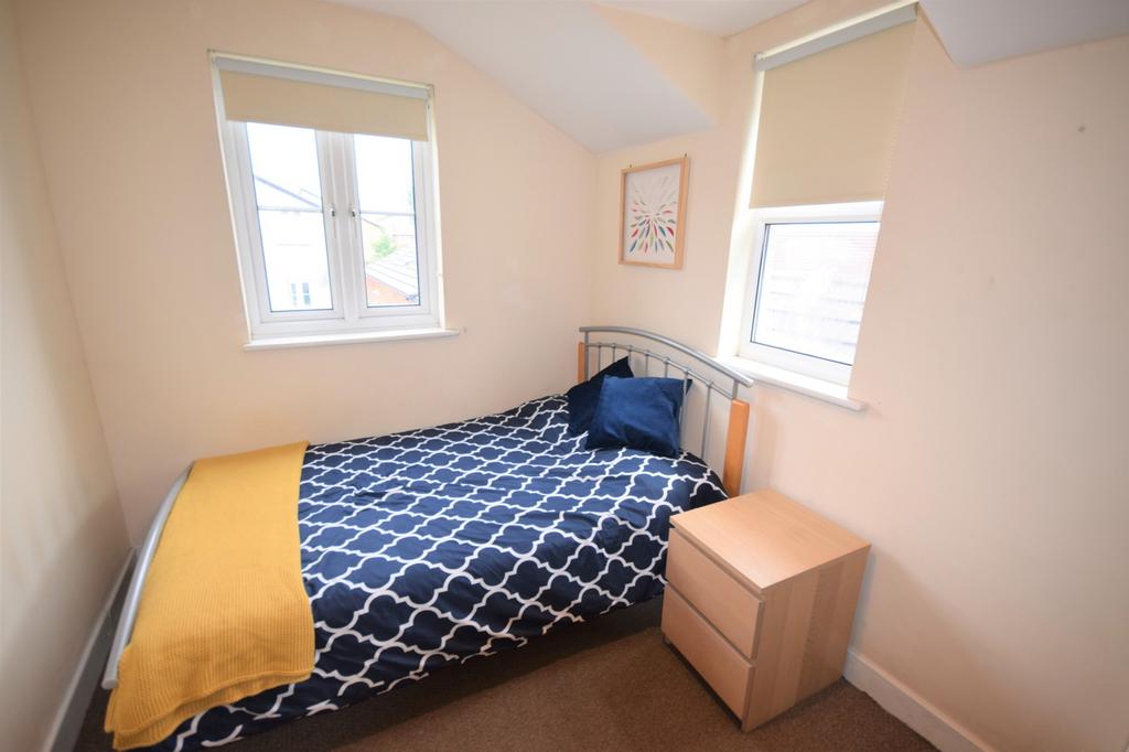 A cozy and bright double bedroom featuring natu...