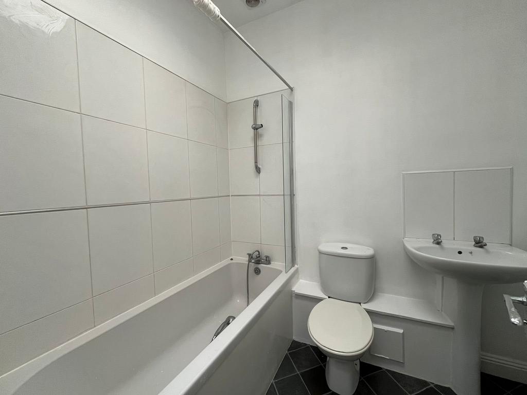 8c Albert   Bathroom