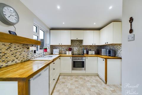 3 bedroom link detached house for sale, Plover Close, Buckingham, Buckinghamshire, MK18