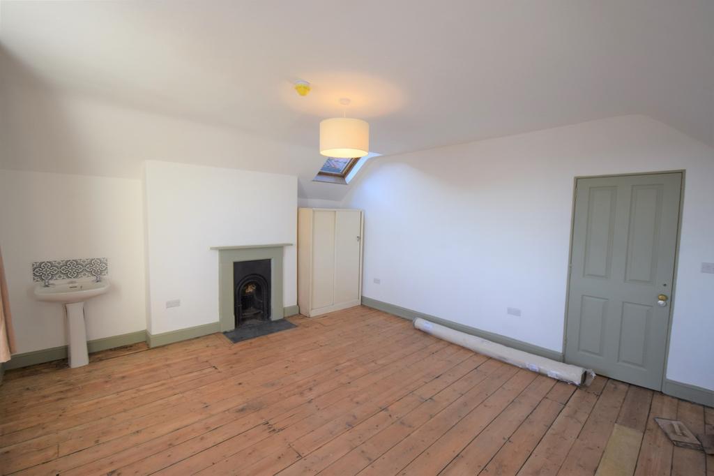 A spacious and bright large double bedroom feat...