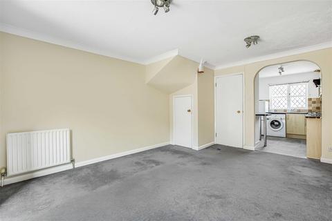 3 bedroom house to rent, Hawthorne Place, Epsom