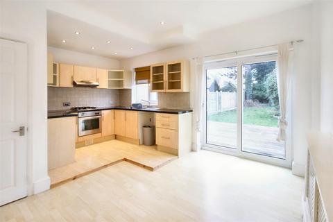 3 bedroom detached house to rent, South Avenue, Southend-On-Sea