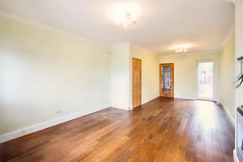 3 bedroom end of terrace house to rent, Ashingdon Road, Rochford