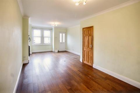 3 bedroom end of terrace house to rent, Ashingdon Road, Rochford