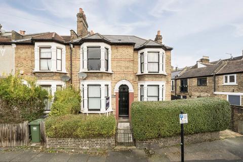 2 bedroom flat to rent, Theodore Road, London SE13