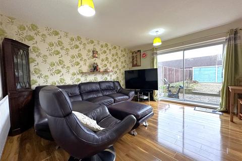 3 bedroom end of terrace house for sale, Regents Close, Collingham, Newark