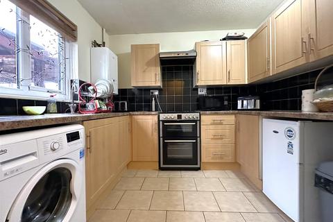 3 bedroom end of terrace house for sale, Regents Close, Collingham, Newark