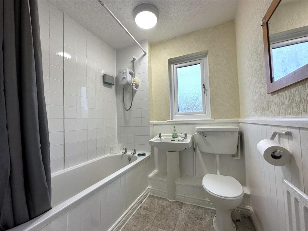 First Floor Bathroom 643