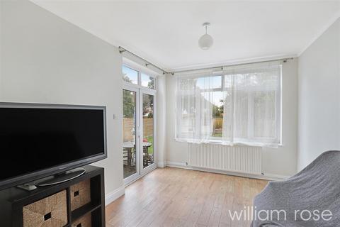 4 bedroom semi-detached house to rent, Manor Way, London E4