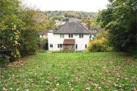 4 bedroom detached house to rent, Downlands Road, Purley CR8