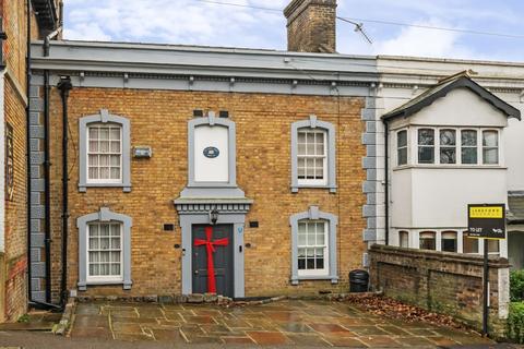 3 bedroom semi-detached house to rent, Old Hill Chislehurst BR7