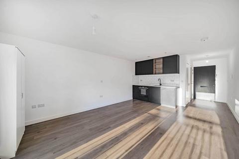 Studio to rent, Fairbank House, Colindale, London, NW9