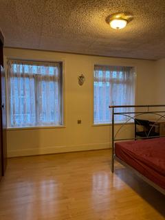 3 bedroom terraced house to rent, Desford Road, London E16