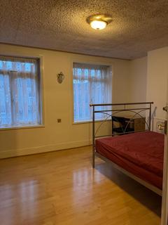 3 bedroom terraced house to rent, Desford Road, London E16