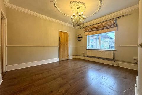 2 bedroom end of terrace house to rent, Bonham Road, Dagenham