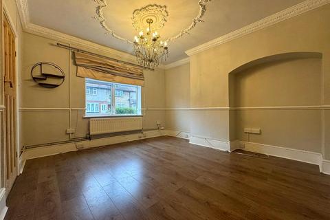 2 bedroom end of terrace house to rent, Bonham Road, Dagenham