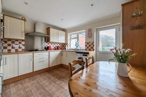 2 bedroom bungalow for sale, Woodside Road, Farnham, Surrey, GU9