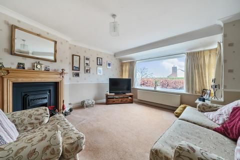 2 bedroom bungalow for sale, Woodside Road, Farnham, Surrey, GU9