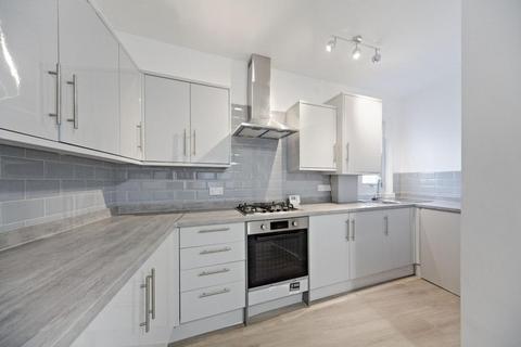 2 bedroom apartment to rent, Harbut Road, London SW11