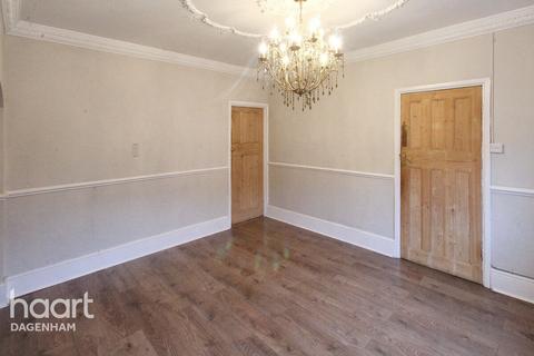 2 bedroom end of terrace house to rent, Bonham Road, Dagenham