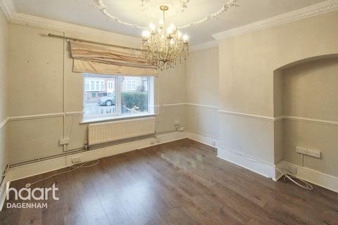 2 bedroom end of terrace house to rent, Bonham Road, Dagenham