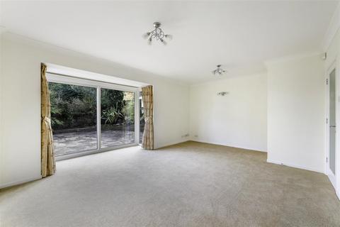 4 bedroom detached house to rent, Leslie Gardens, Sutton