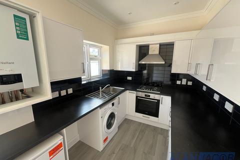 3 bedroom flat to rent, Aldborough Road South, Ilford IG3