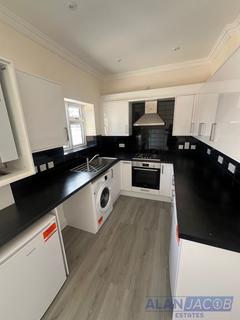 3 bedroom flat to rent, Aldborough Road South, Ilford IG3