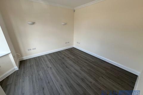 3 bedroom flat to rent, Aldborough Road South, Ilford IG3