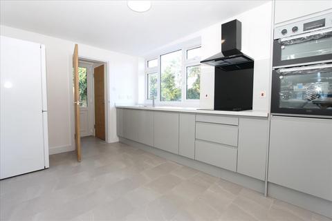 3 bedroom house to rent, Sewardstone Road, London, E4