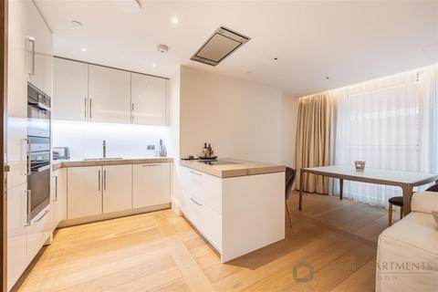 2 bedroom apartment to rent, Savoy House, London WC2R