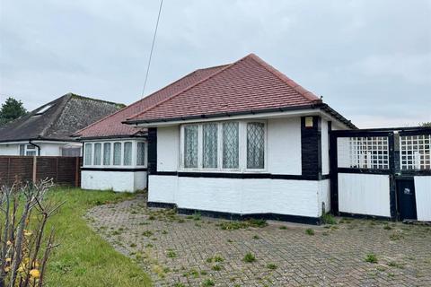 2 bedroom detached bungalow for sale, Beech Avenue, Christchurch BH23