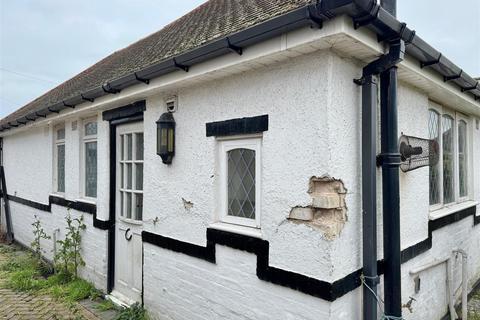 2 bedroom detached bungalow for sale, Beech Avenue, Christchurch BH23