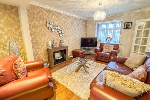 4 bedroom chalet for sale, Hill Lane, Hawkwell