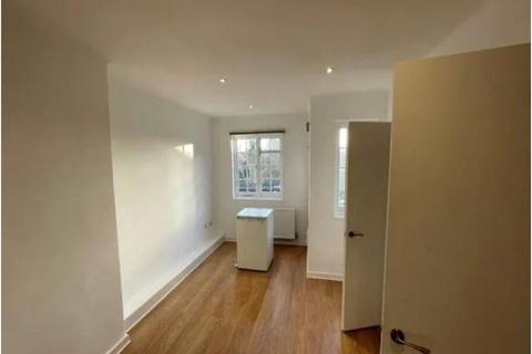 Studio to rent, The Market Place, Hampstead Garden Suburb, NW11