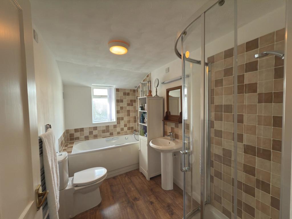 House Main Bathroom 1