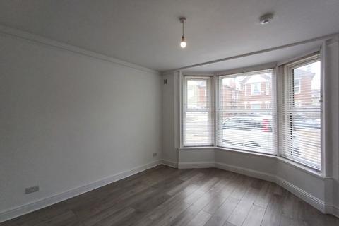 2 bedroom apartment to rent, Hamilton Road, Bournemouth